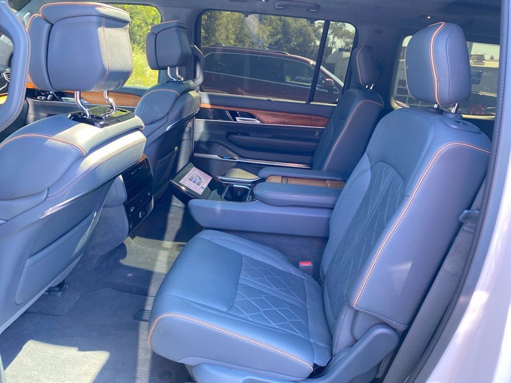 2022 Jeep Grand Wagoneer Series III
