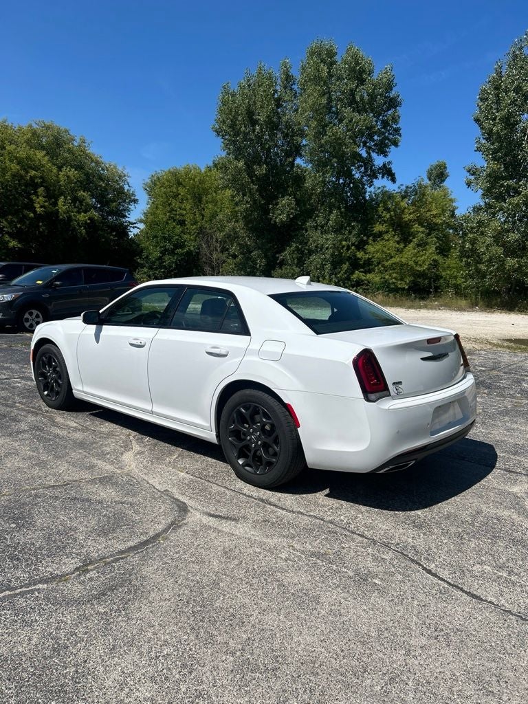 2022 Chrysler 300 Touring
