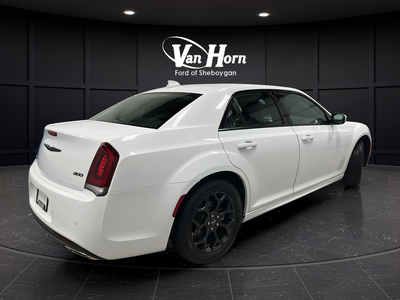 2022 Chrysler 300 Touring