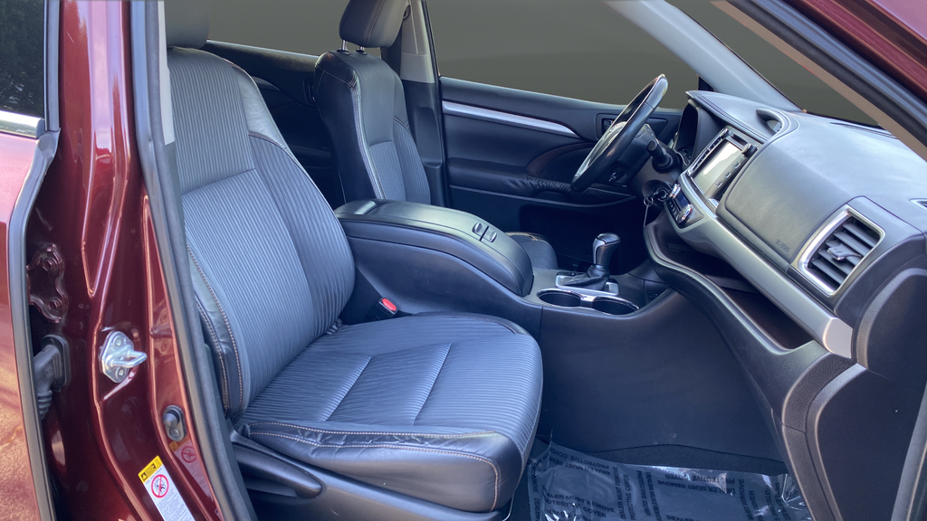 2016 Toyota Highlander LE Plus V6