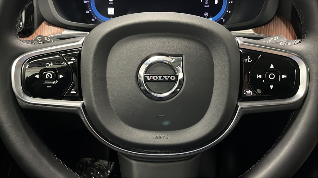 2024 Volvo XC60 B5 Plus Dark Theme