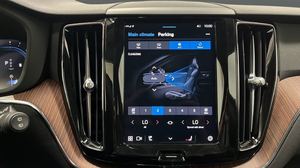 2024 Volvo XC60 B5 Plus Dark Theme