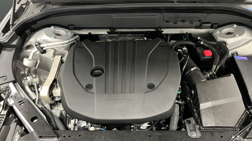 2024 Volvo XC60 B5 Plus Dark Theme