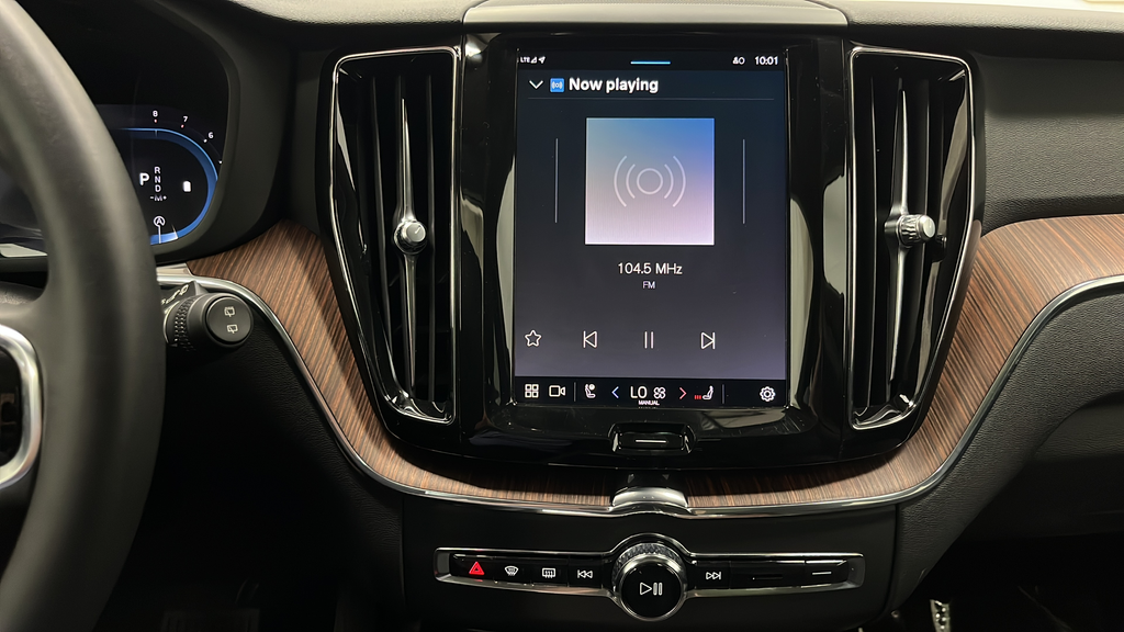 2024 Volvo XC60 B5 Plus Dark Theme
