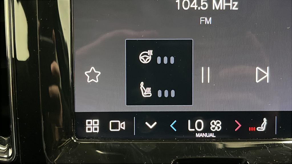 2024 Volvo XC60 B5 Plus Dark Theme