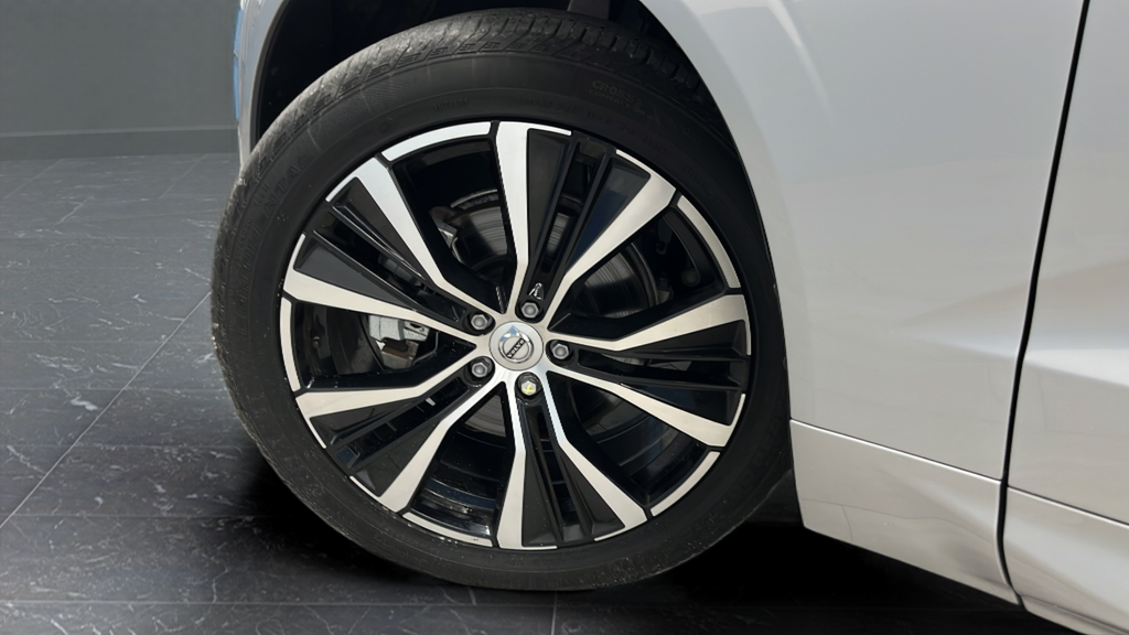 2024 Volvo XC60 B5 Plus Dark Theme