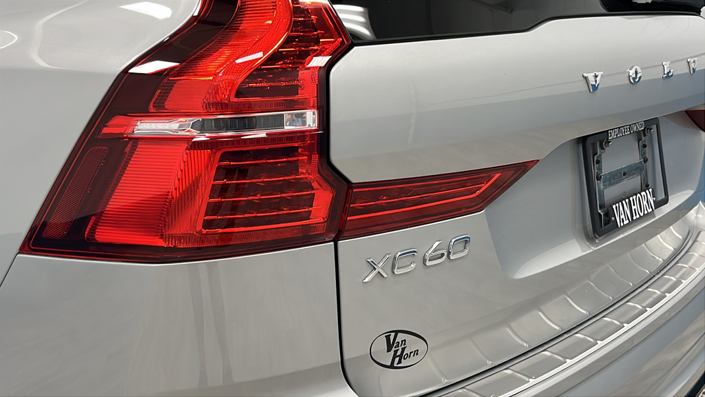 2024 Volvo XC60 B5 Plus Dark Theme