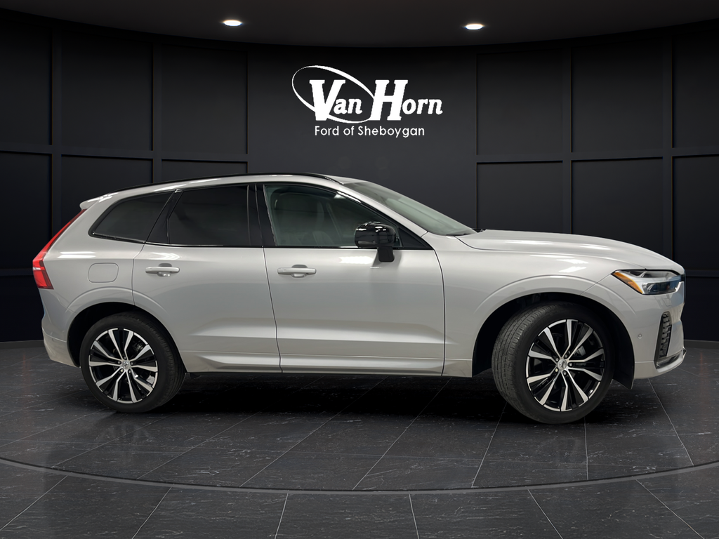 2024 Volvo XC60 B5 Plus Dark Theme