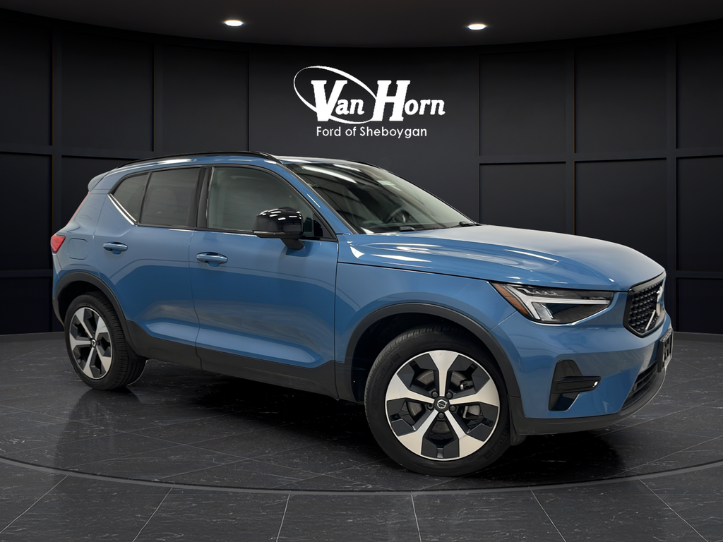 2024 Volvo XC40 B5 Core