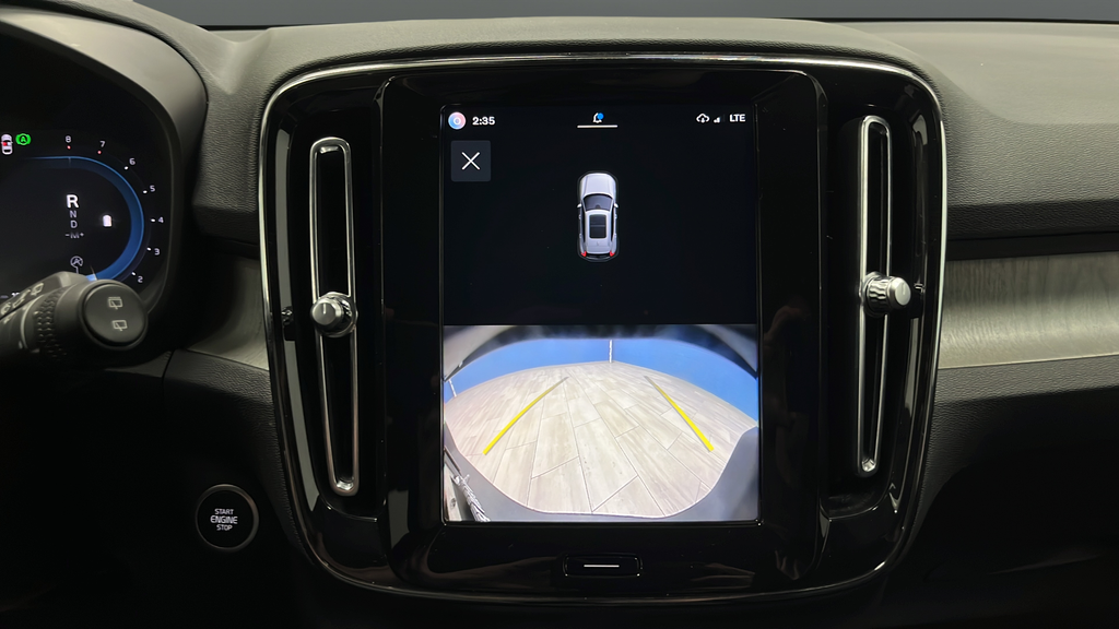 2024 Volvo XC40 B5 Core