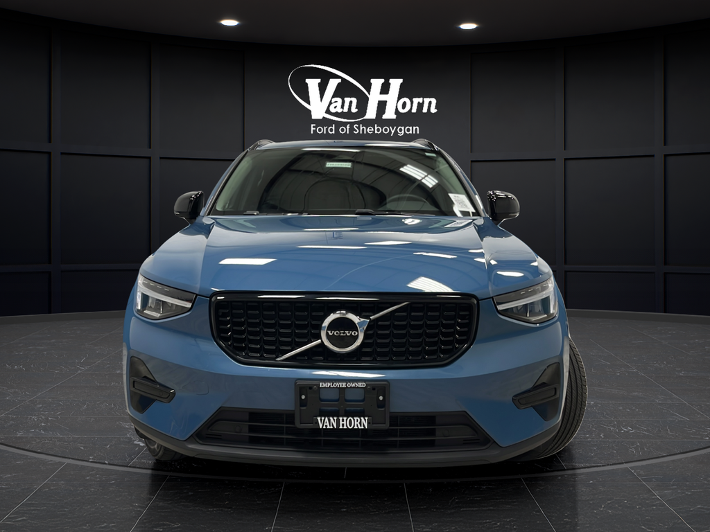 2024 Volvo XC40 B5 Core