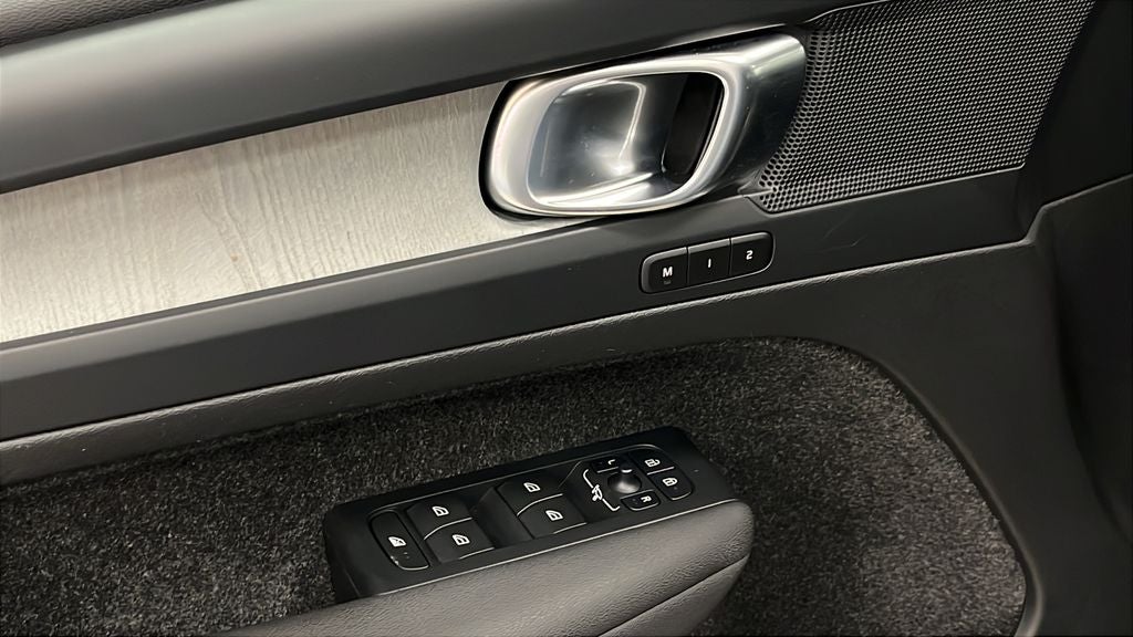 2024 Volvo XC40 B5 Core