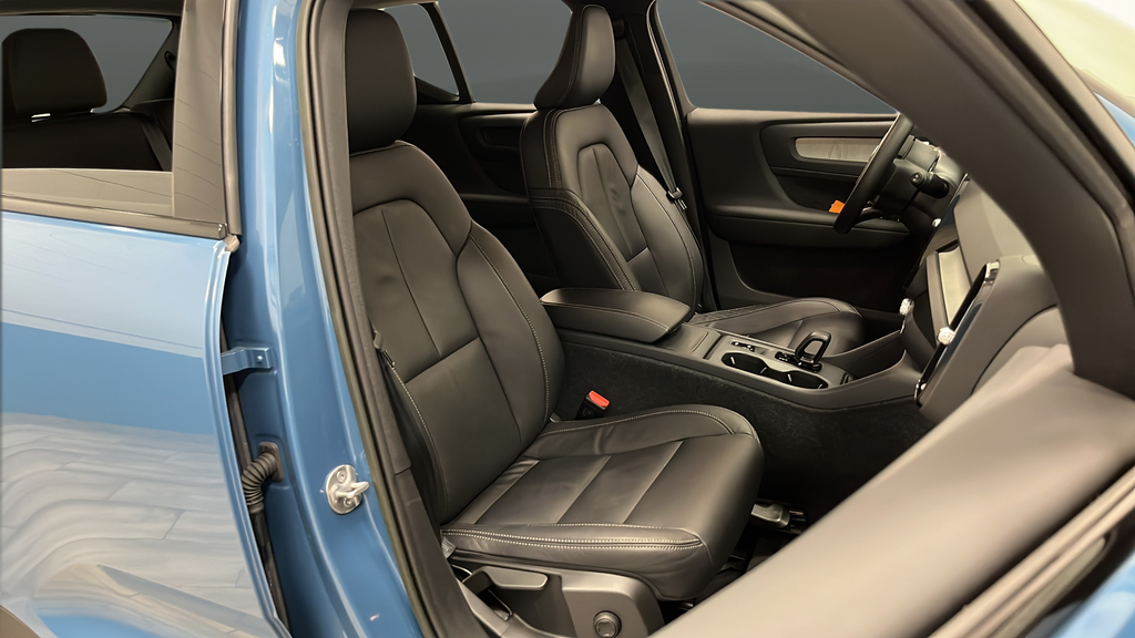 2024 Volvo XC40 B5 Core