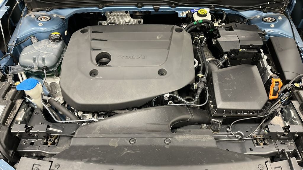 2024 Volvo XC40 B5 Core