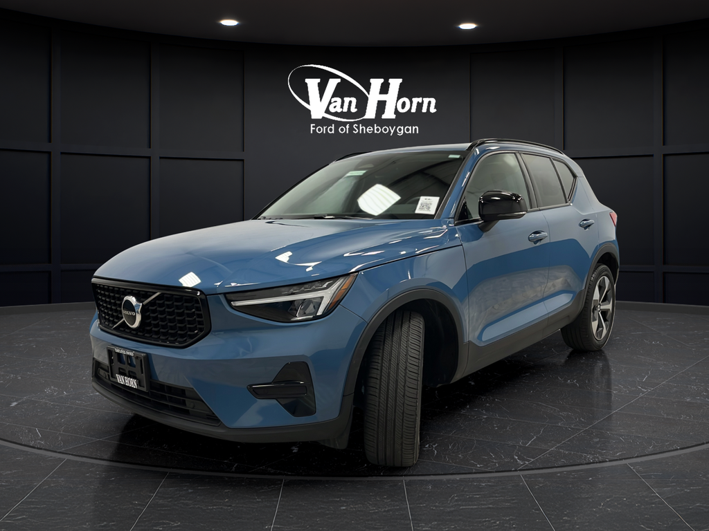 2024 Volvo XC40 B5 Core
