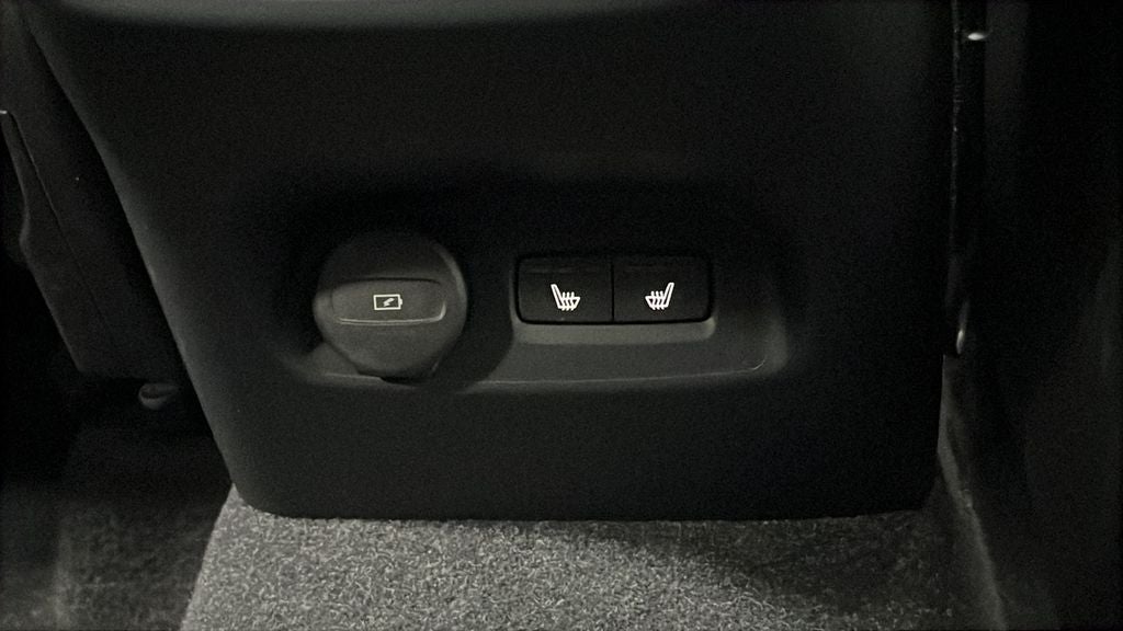 2024 Volvo XC40 B5 Core
