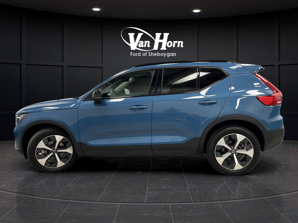 2024 Volvo XC40 B5 Core