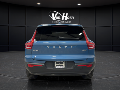 2024 Volvo XC40 B5 Core