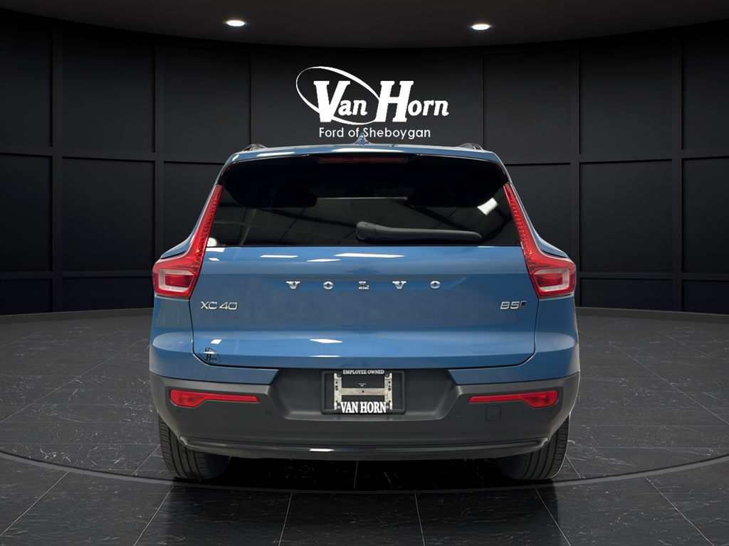 2024 Volvo XC40 B5 Core