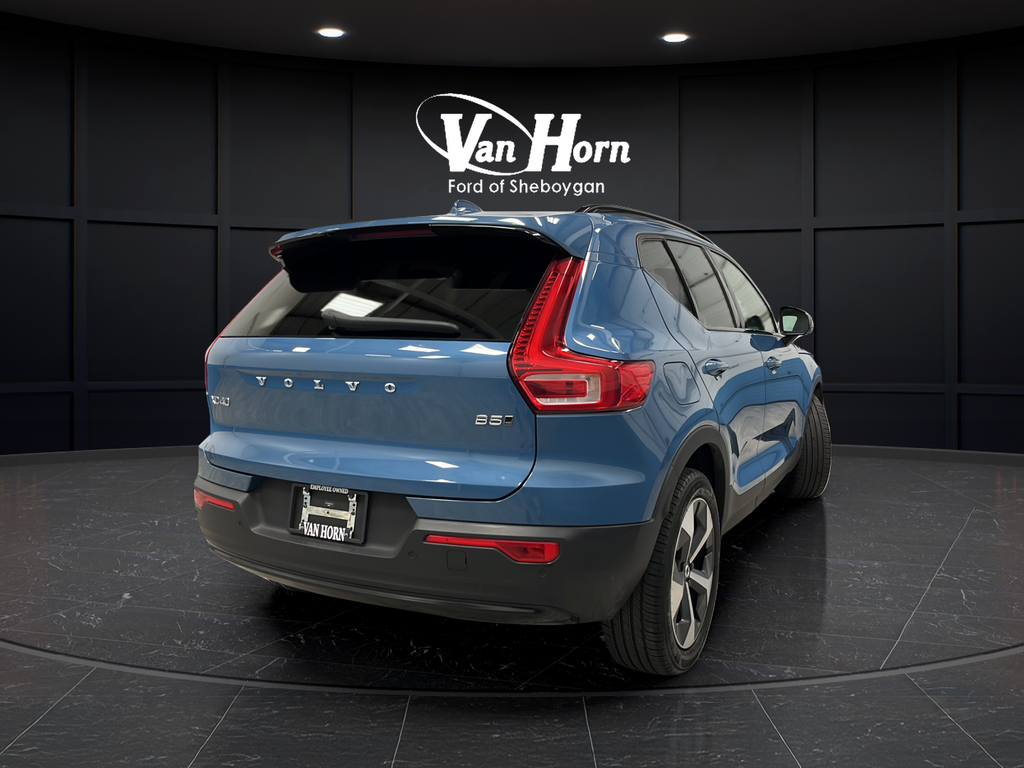 2024 Volvo XC40 B5 Core